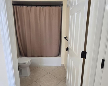 105 S Riverside Drive - Photo Thumbnail 27