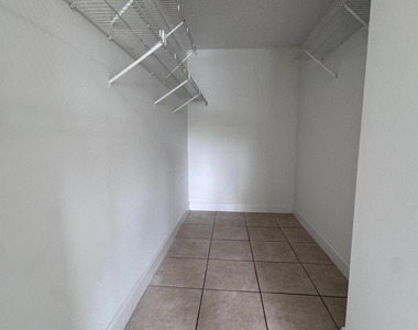 3610 N 56th Avenue - Photo Thumbnail 12