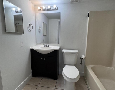3610 N 56th Avenue - Photo Thumbnail 11
