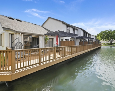 1012 Landings Boulevard - Photo Thumbnail 1