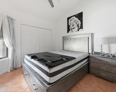 1012 Landings Boulevard - Photo Thumbnail 14