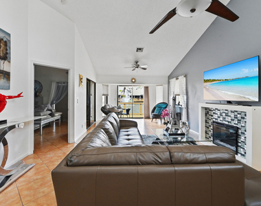 1012 Landings Boulevard - Photo Thumbnail 9