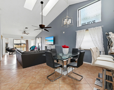 1012 Landings Boulevard - Photo Thumbnail 7