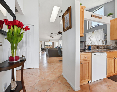 1012 Landings Boulevard - Photo Thumbnail 4