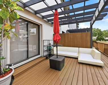 1012 Landings Boulevard - Photo Thumbnail 16