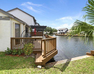 1012 Landings Boulevard - Photo Thumbnail 18
