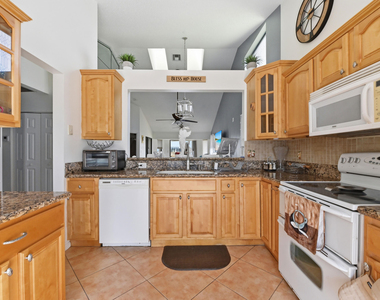 1012 Landings Boulevard - Photo Thumbnail 6