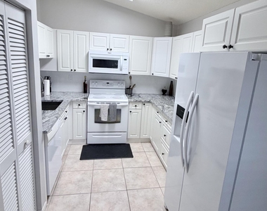2555 Bedford Mews Drive - Photo Thumbnail 3