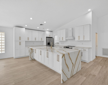 11728 Dove Hollow Avenue - Photo Thumbnail 4