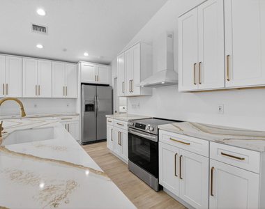 11728 Dove Hollow Avenue - Photo Thumbnail 5