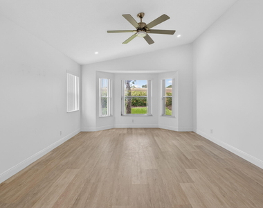 11728 Dove Hollow Avenue - Photo Thumbnail 30