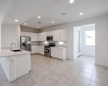 16554 W Questa Drive - Photo Thumbnail 6