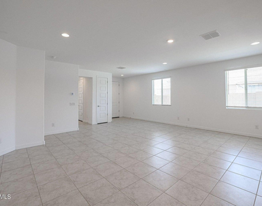 16554 W Questa Drive - Photo Thumbnail 5