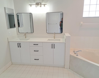 12349 Nw 53rd Street - Photo Thumbnail 18