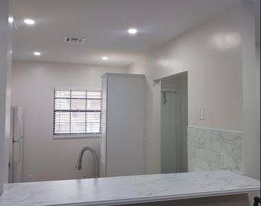 3689 Nw 94th Avenue - Photo Thumbnail 4
