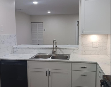 3689 Nw 94th Avenue - Photo Thumbnail 1