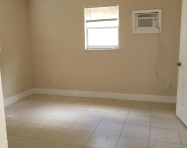 224 N 57th Avenue - Photo Thumbnail 6