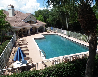 815 W Boynton Beach Boulevard - Photo Thumbnail 2
