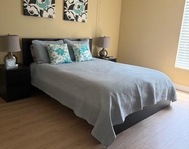 815 W Boynton Beach Boulevard - Photo Thumbnail 8