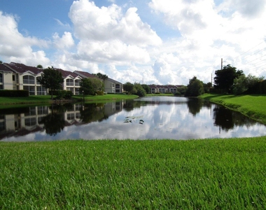 815 W Boynton Beach Boulevard - Photo Thumbnail 1