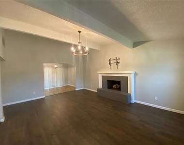 2433 N Shady Tree Drive - Photo Thumbnail 11
