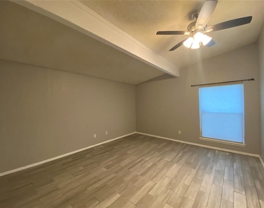 2433 N Shady Tree Drive - Photo Thumbnail 13