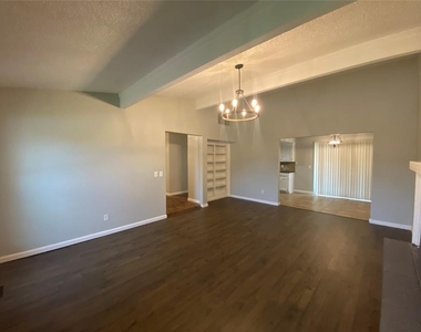 2433 N Shady Tree Drive - Photo Thumbnail 1