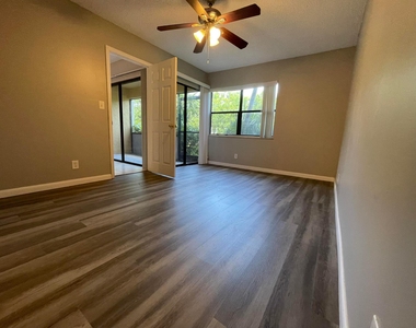 2967 Riverside Drive - Photo Thumbnail 7