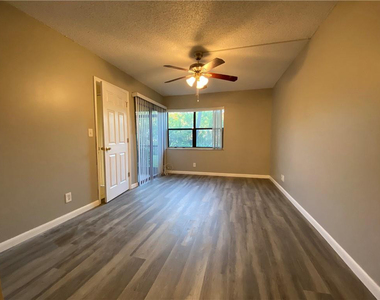 2967 Riverside Drive - Photo Thumbnail 6