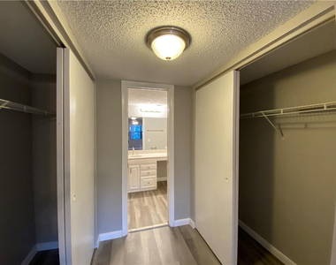 2967 Riverside Drive - Photo Thumbnail 9