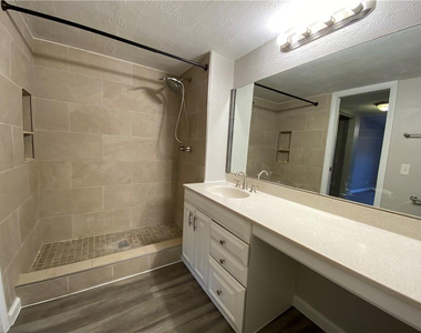 2967 Riverside Drive - Photo Thumbnail 11