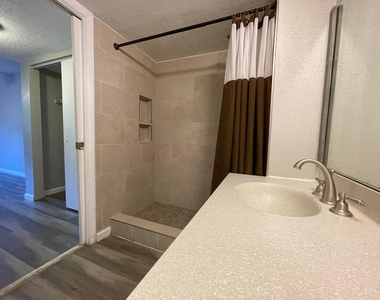 2967 Riverside Drive - Photo Thumbnail 10