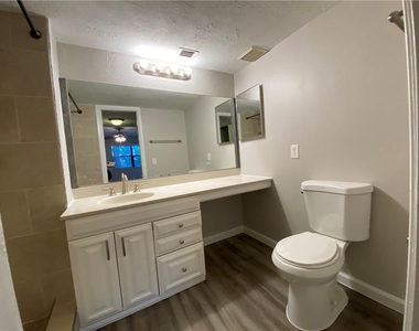 2967 Riverside Drive - Photo Thumbnail 13