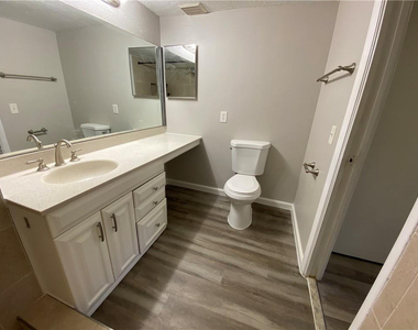 2967 Riverside Drive - Photo Thumbnail 15