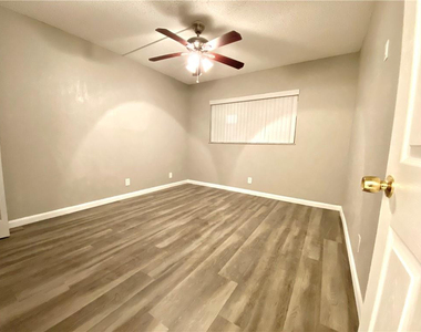 2967 Riverside Drive - Photo Thumbnail 16