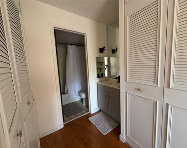 3670 Inverrary Drive - Photo Thumbnail 9
