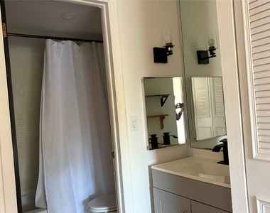 3670 Inverrary Drive - Photo Thumbnail 17