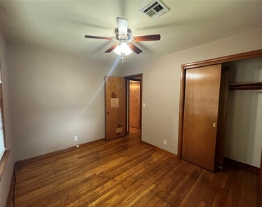 511 Fleetwood Drive - Photo Thumbnail 18