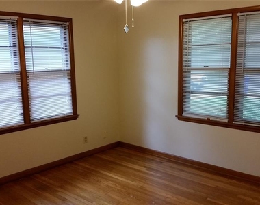 511 Fleetwood Drive - Photo Thumbnail 9