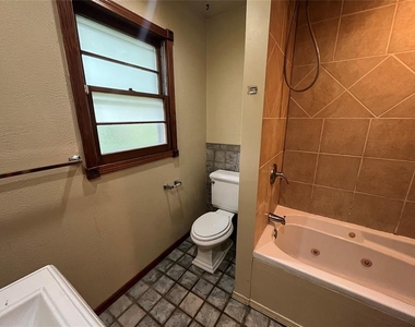511 Fleetwood Drive - Photo Thumbnail 20