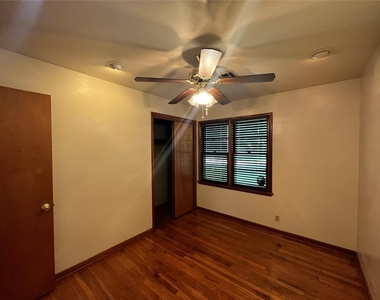 511 Fleetwood Drive - Photo Thumbnail 22