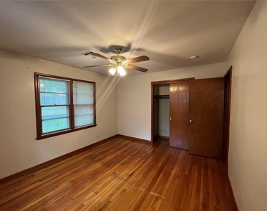 511 Fleetwood Drive - Photo Thumbnail 13