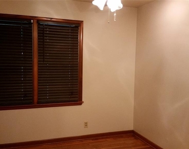 511 Fleetwood Drive - Photo Thumbnail 7