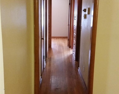 511 Fleetwood Drive - Photo Thumbnail 5