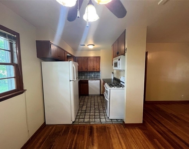511 Fleetwood Drive - Photo Thumbnail 4