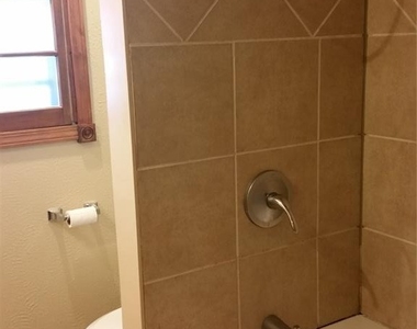 511 Fleetwood Drive - Photo Thumbnail 11