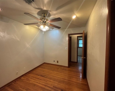 511 Fleetwood Drive - Photo Thumbnail 24