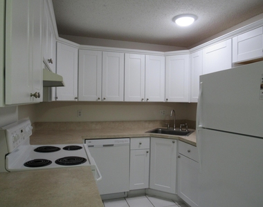2110 Se Edler Drive - Photo Thumbnail 5