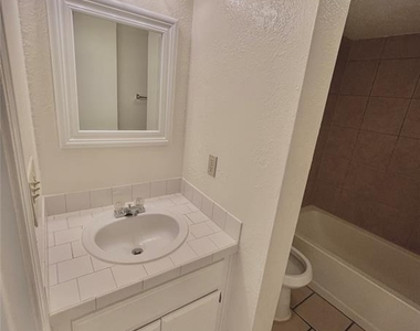 1901 Lindsey Street - Photo Thumbnail 14