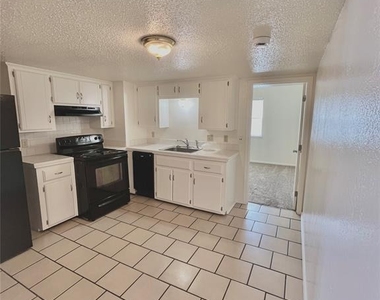 1901 Lindsey Street - Photo Thumbnail 6